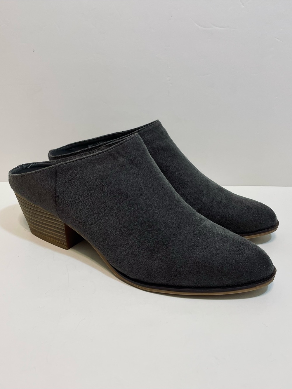 Chinese Laundry Shelbi Dark Gray Faux Suede Mules – Size 9.5